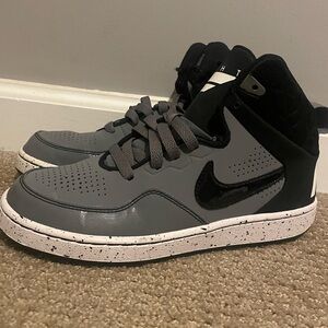 Nike Grey/Black kids Size 4.5